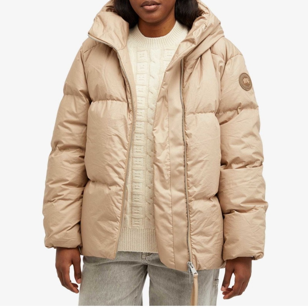 NWT Canada Goose Garnet Down Hooded Puffer Jacket in Desert Sand